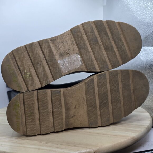 Womens Szie 8 - H&M platform Chelsea boots - black upper and a beige/gum sole - Picture 9 of 10